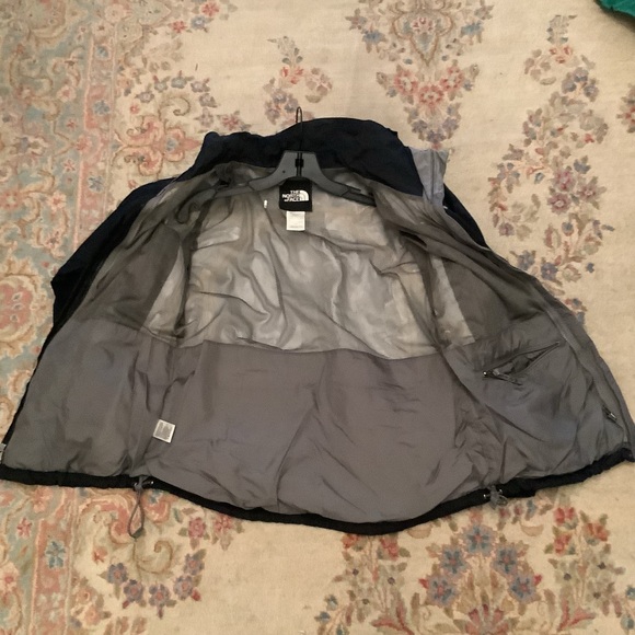 North Face Women’s HyVent Ski/Rain shell Sz Medium - Picture 7 of 7